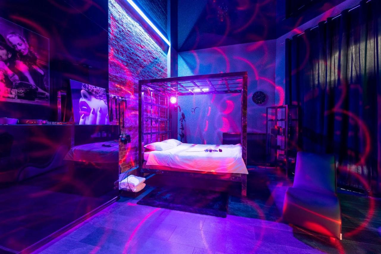 Bdsm Apart Grey Manufaktura Centrum Miasta Legionow 18 Parking Bezplatny , Dla Doroslych Adults Only Лодзь Екстер'єр фото
